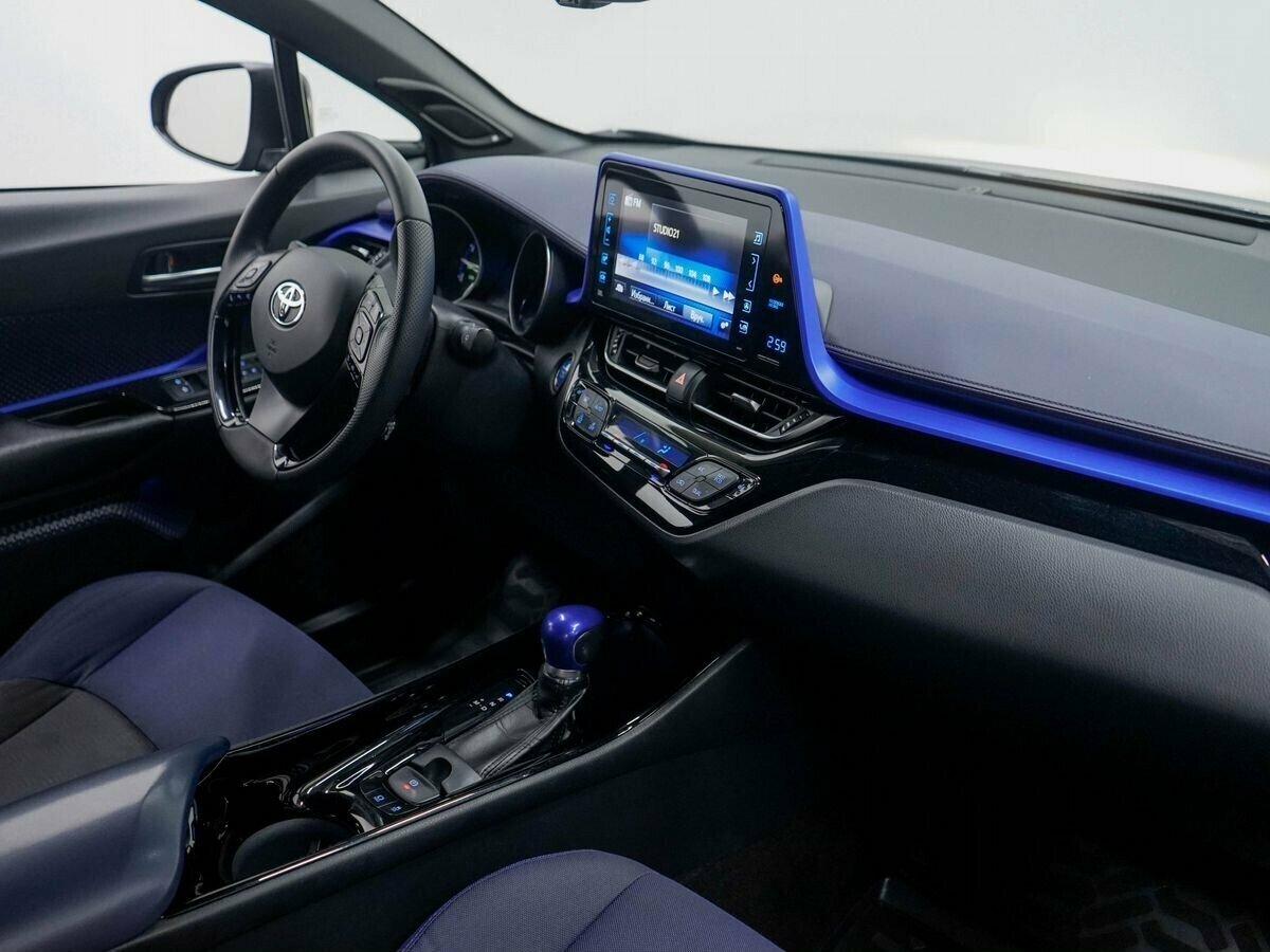Toyota C-HR 2018, серый