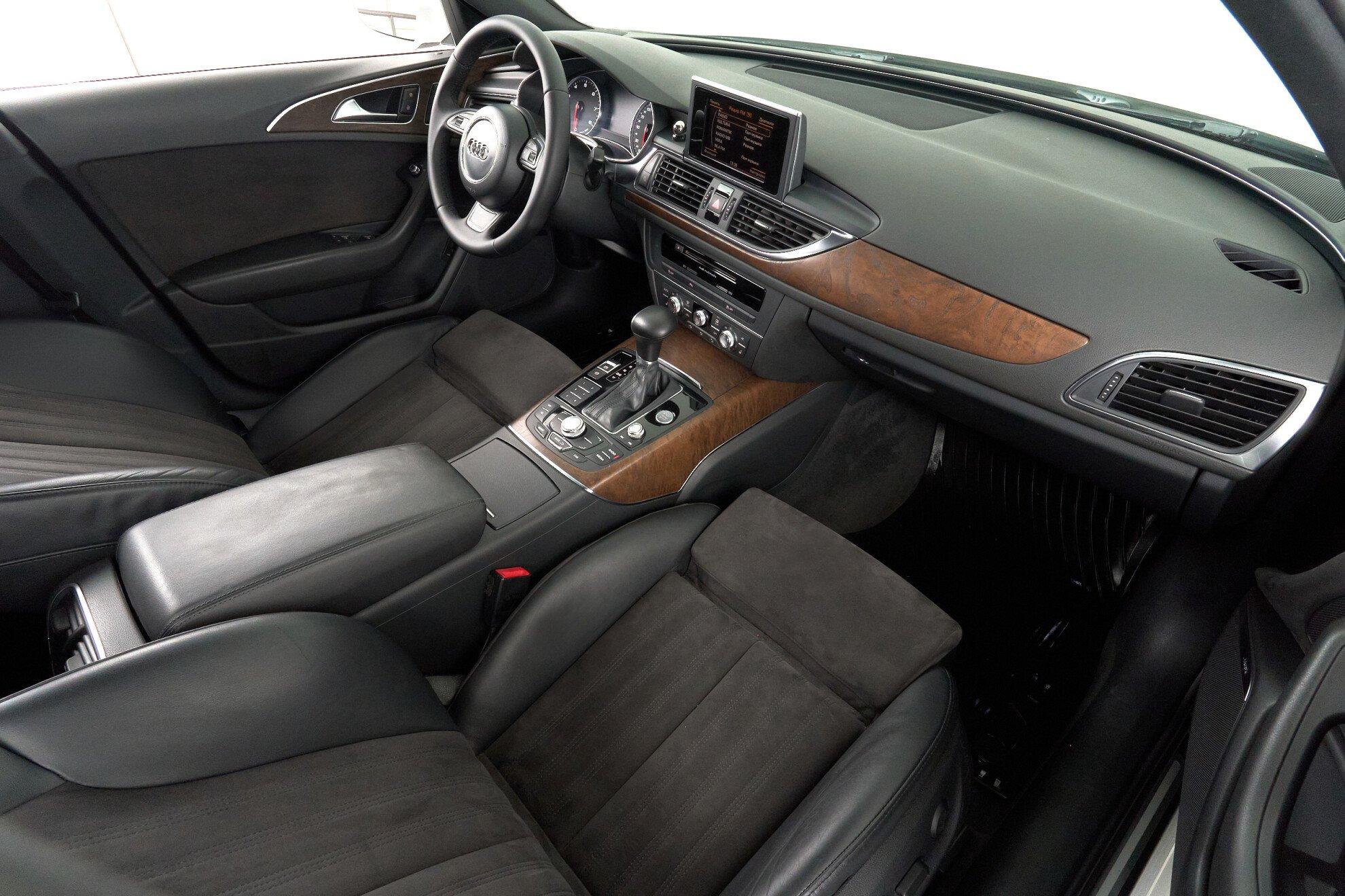 Audi A6 2011, белый