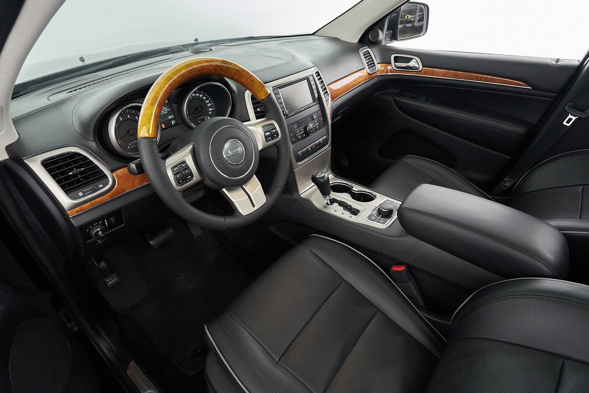 Jeep Grand Cherokee 2010, черный