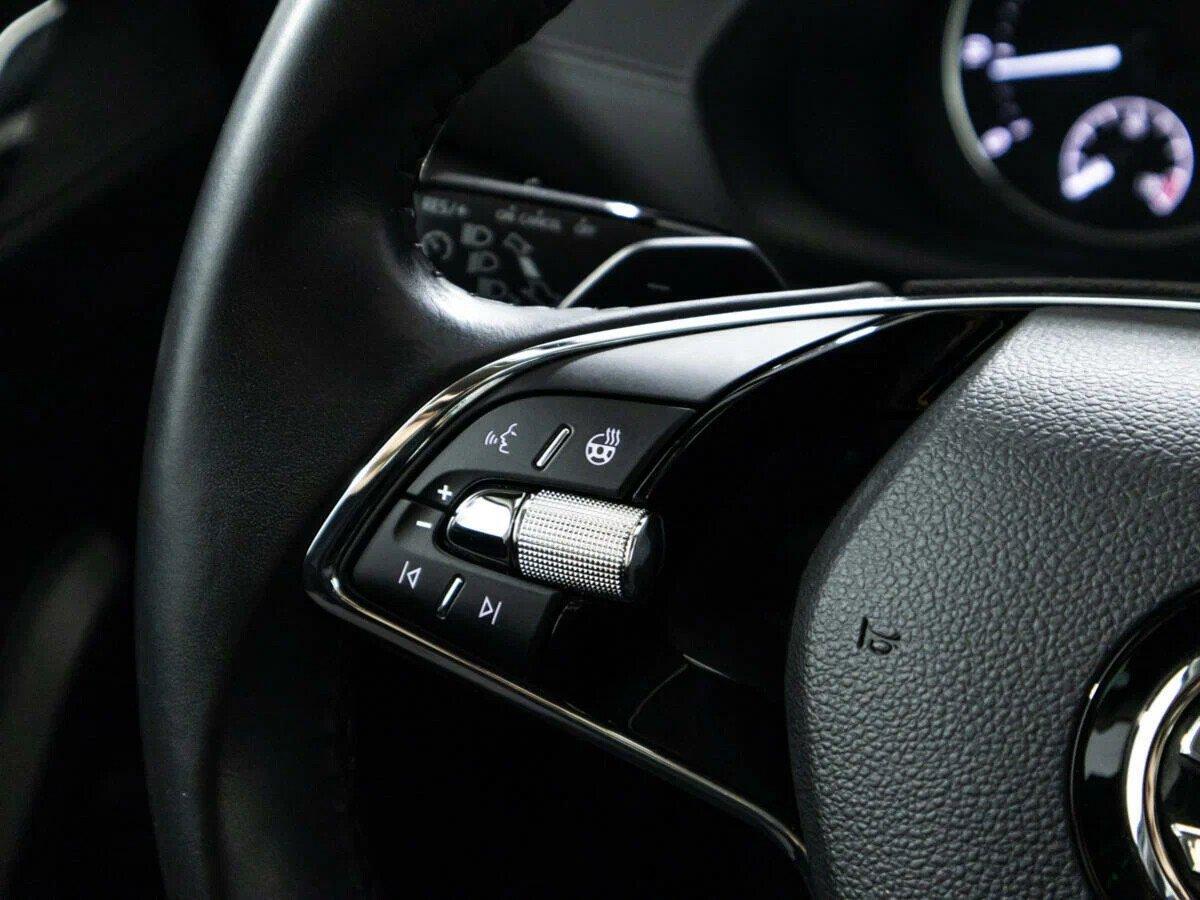 Skoda Octavia 2021, коричневый