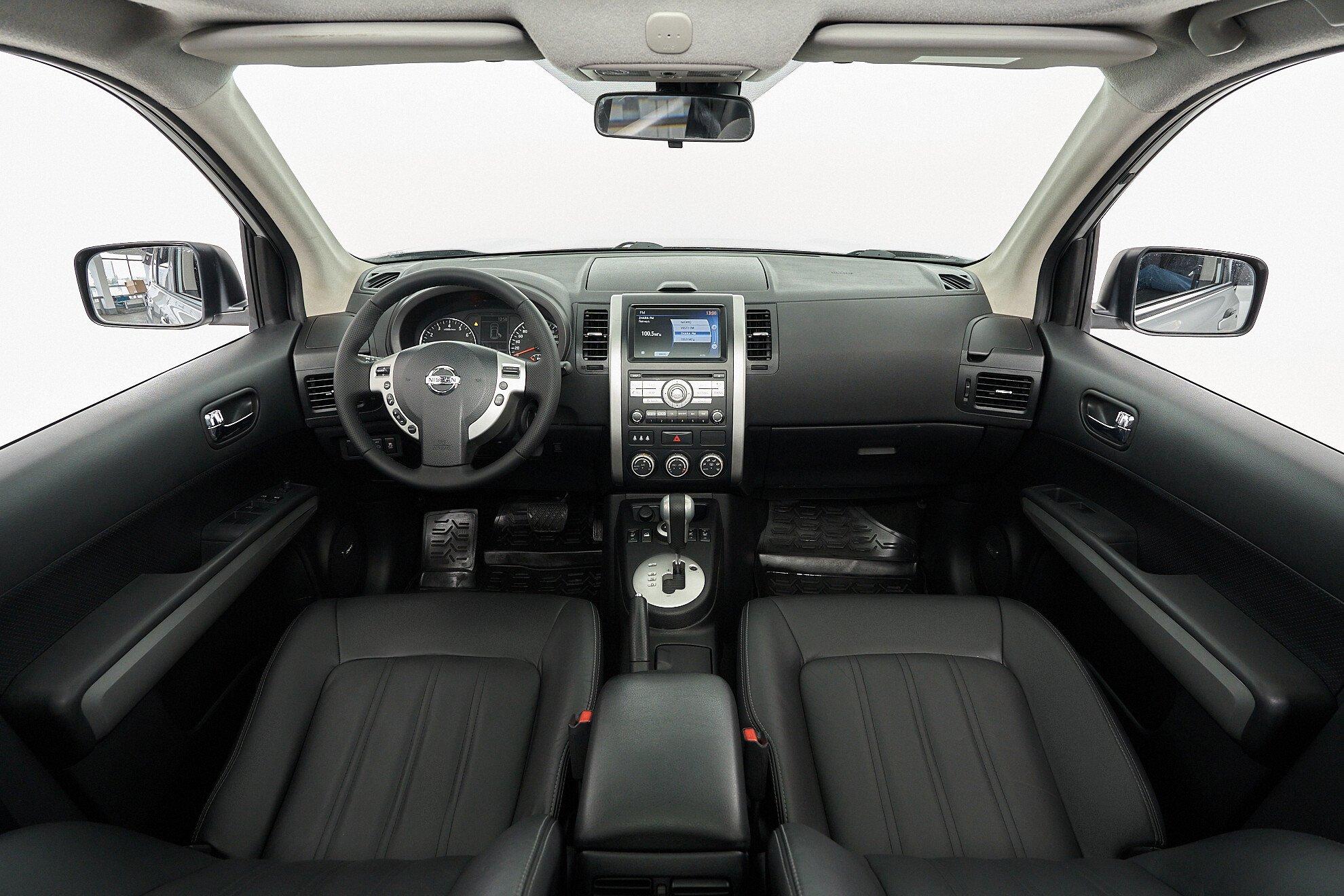 Nissan X-Trail 2011, серебряный