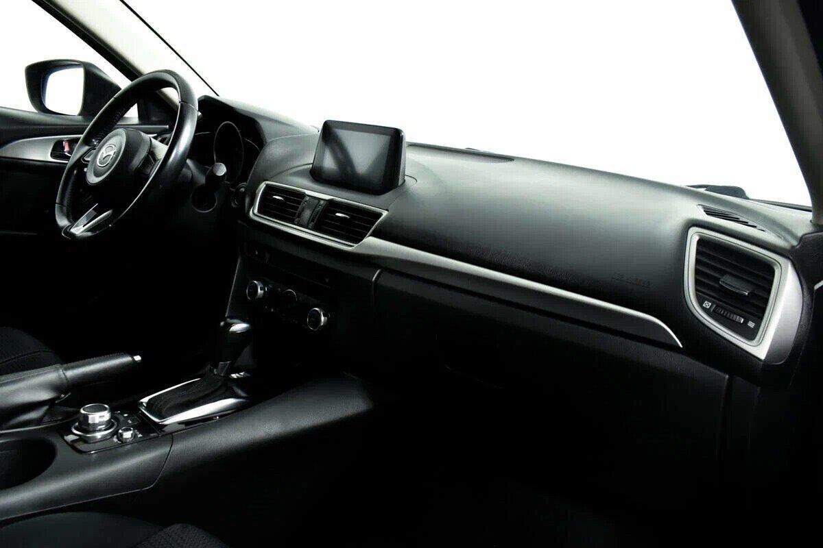 Mazda 3 2018, серебряный