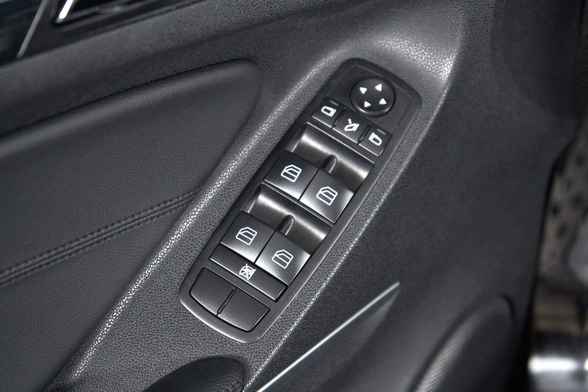 Mercedes-Benz M-Класс 2011, черный