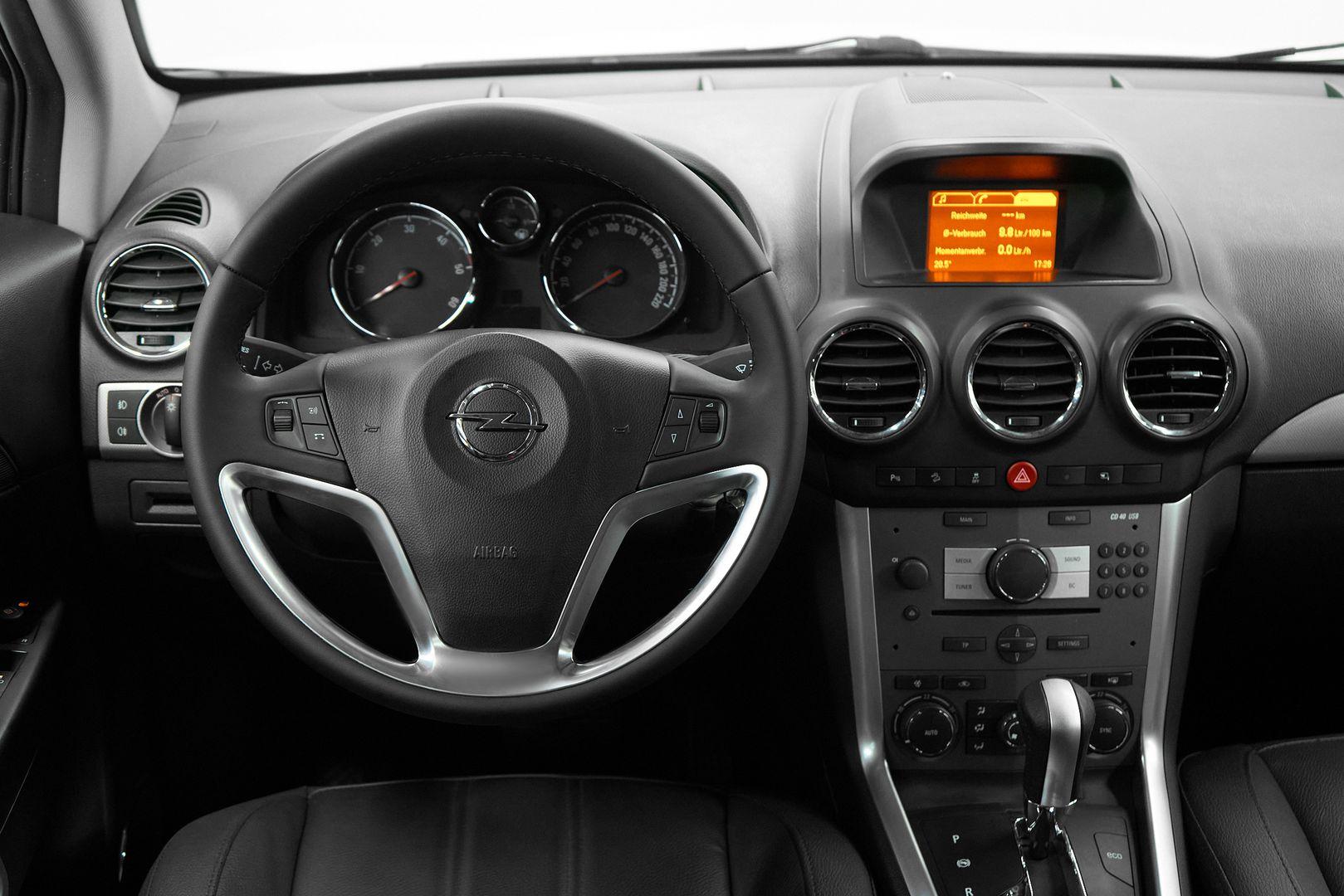 Opel Antara 2014, белый