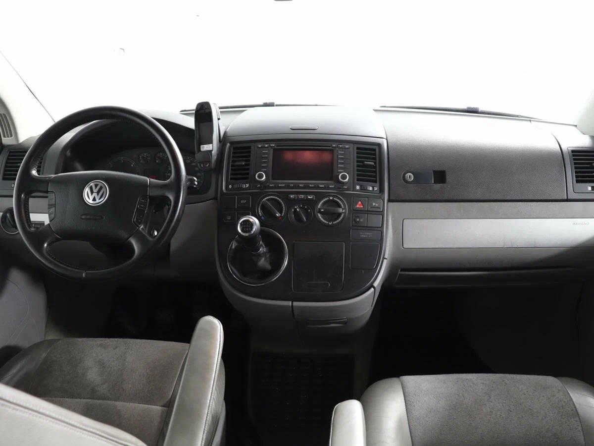 Volkswagen Multivan 2008, серый
