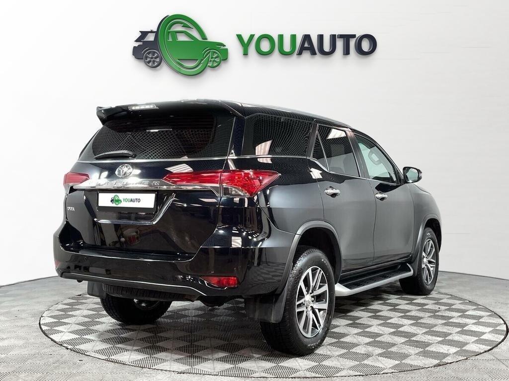 Toyota Fortuner 2020, черный