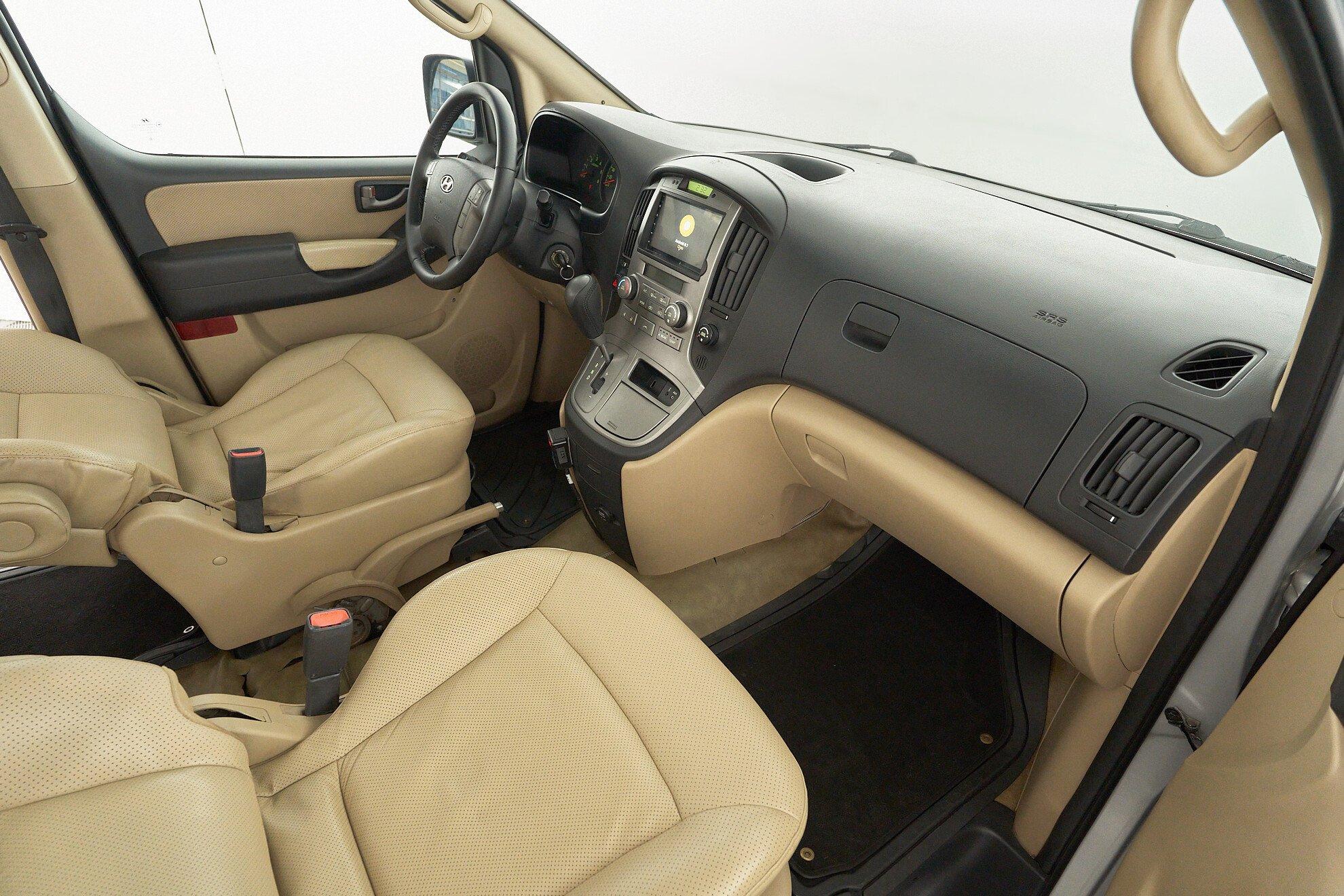 Hyundai Grand Starex 2008, серебряный