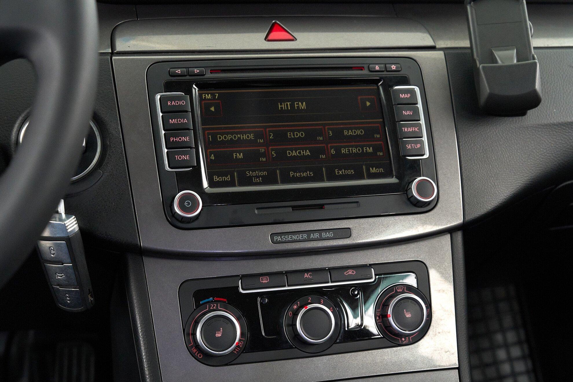 Volkswagen Passat 2010, черный