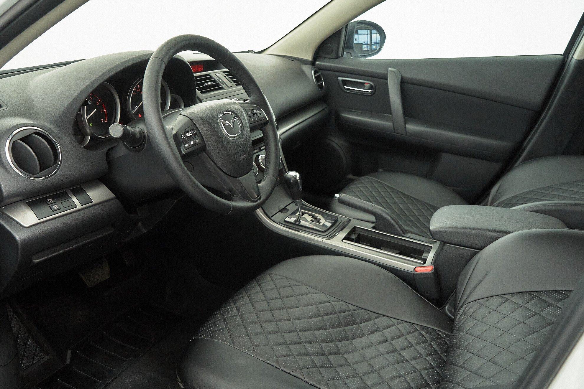 Mazda 6 2010, белый