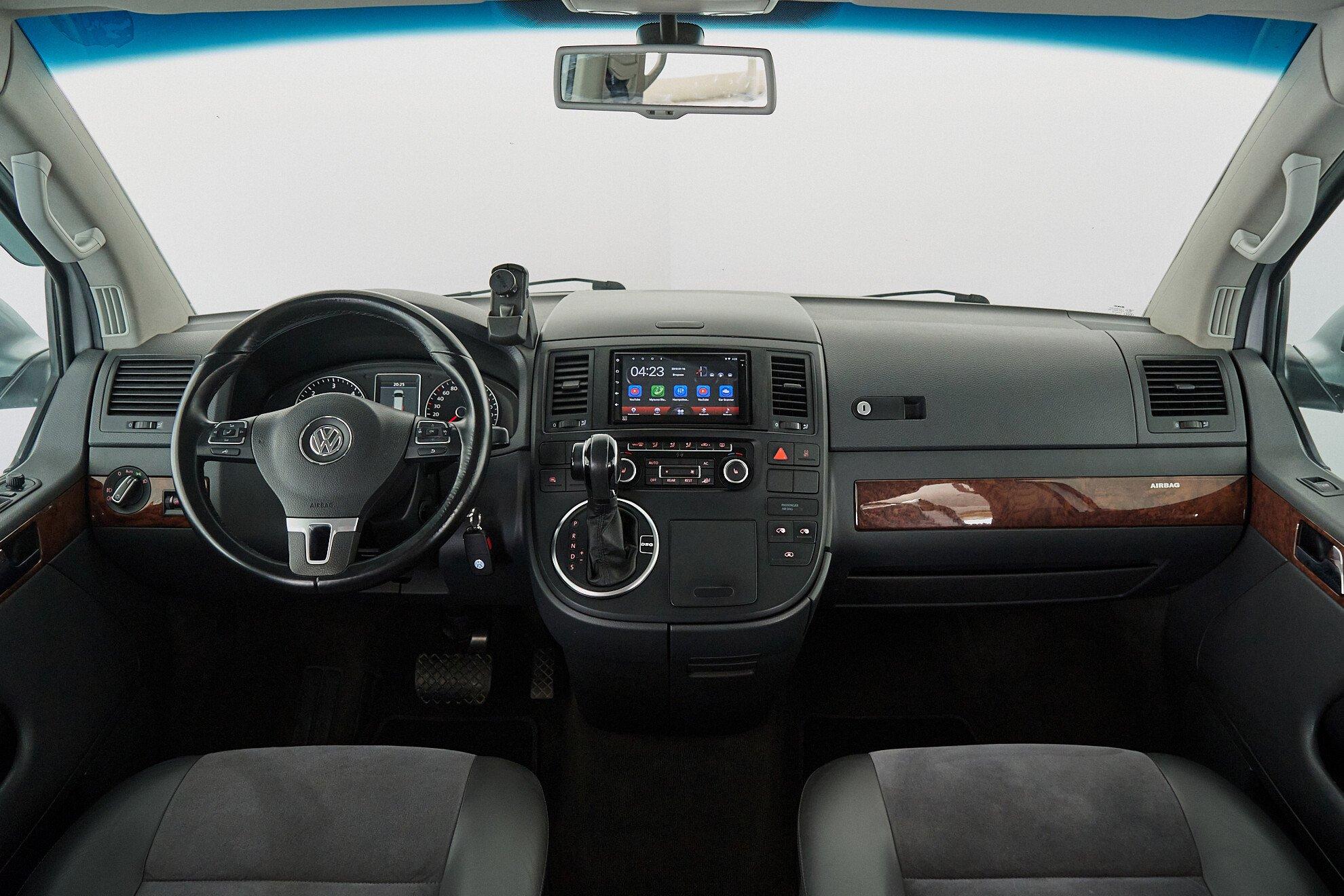Volkswagen Multivan 2010, серебряный