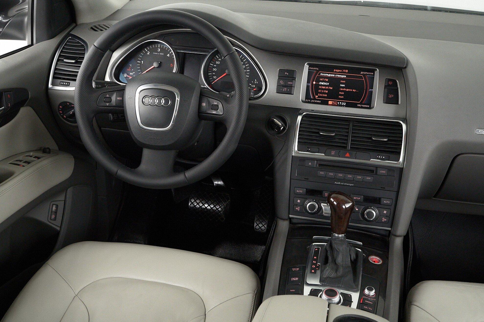 Audi Q7 2007, серый