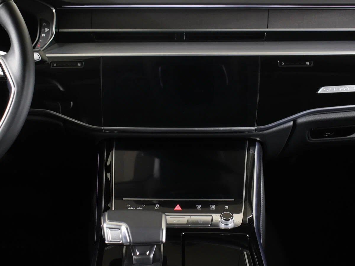 Audi A8 2021, черный