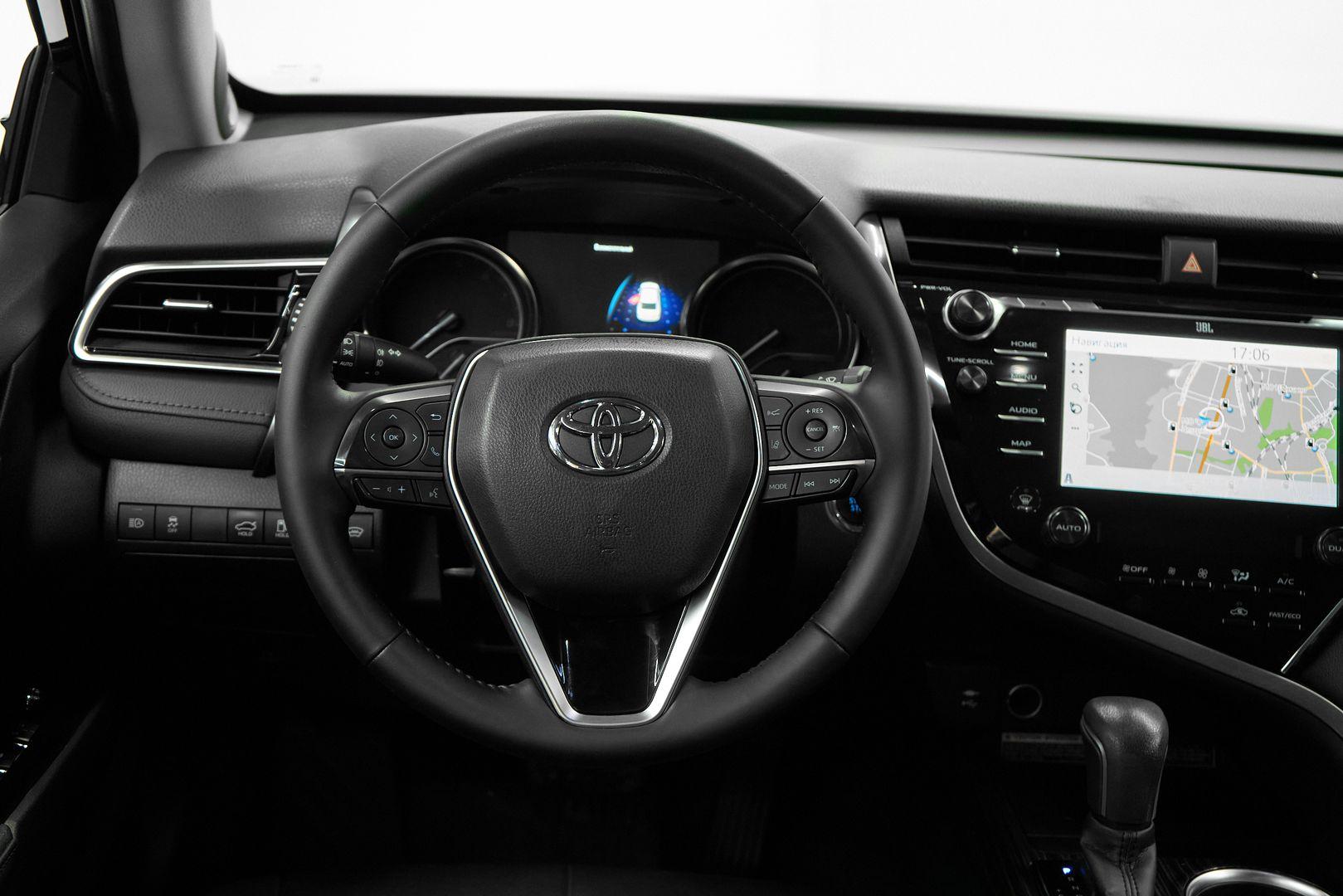 Toyota Camry 2020, черный