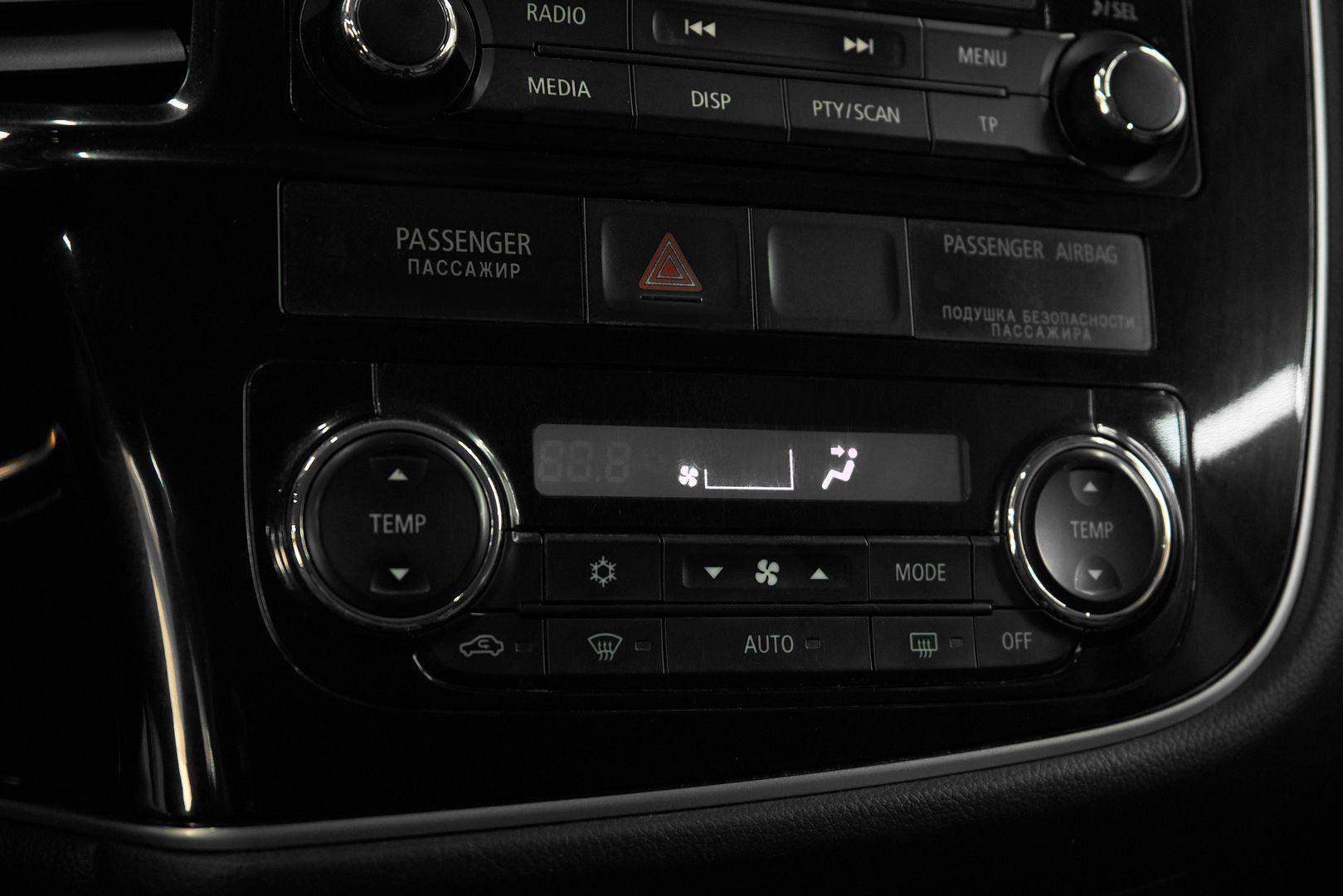 Mitsubishi Outlander 2014, черный