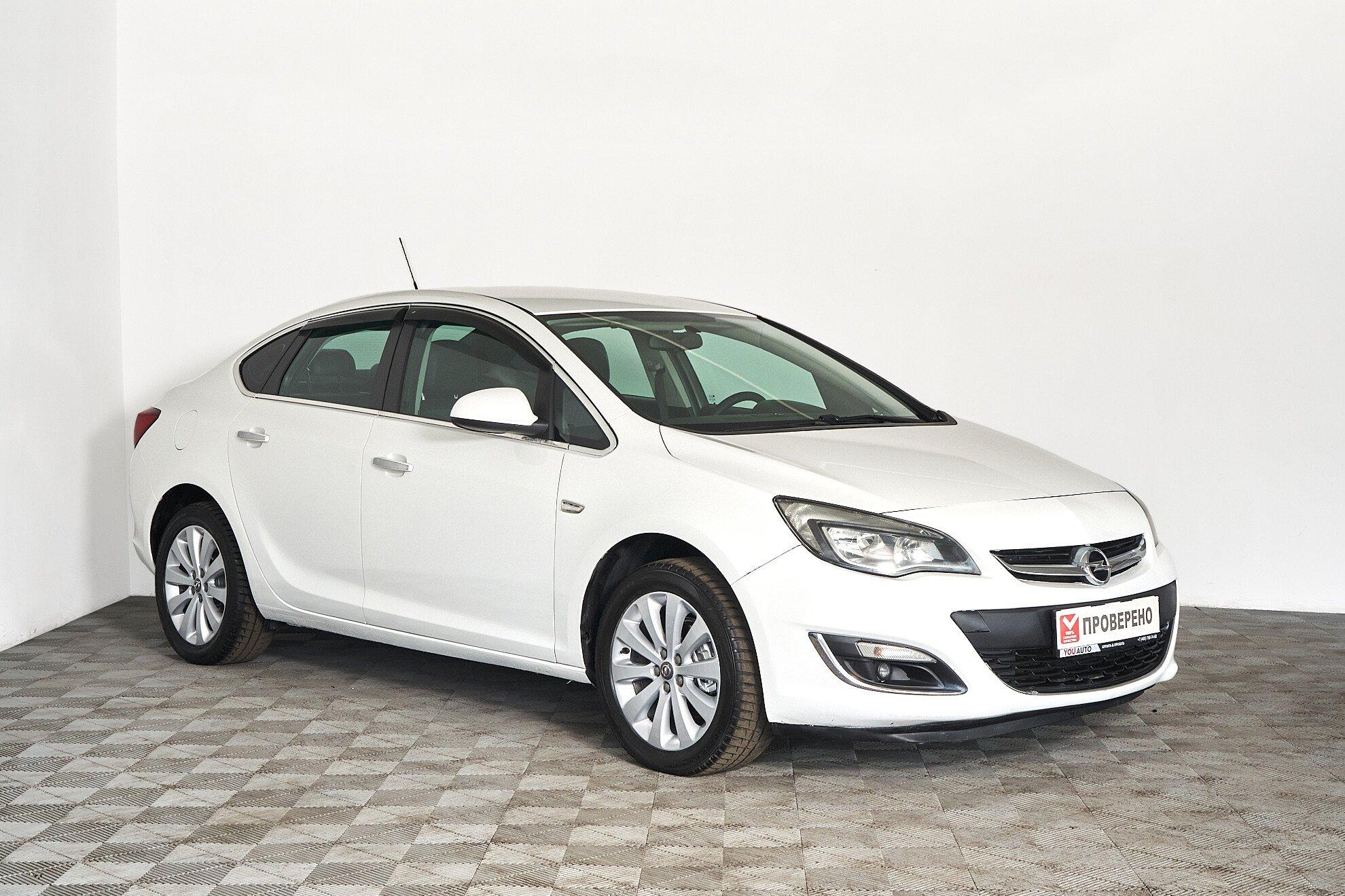 Opel Astra 2013, белый