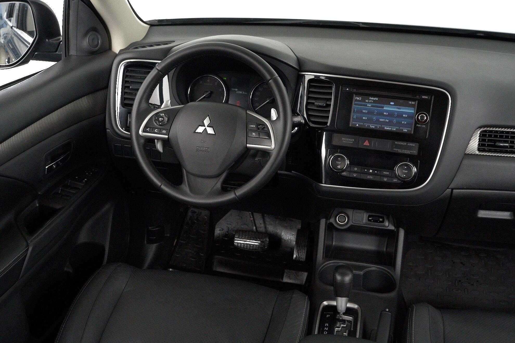 Mitsubishi Outlander 2014, черный