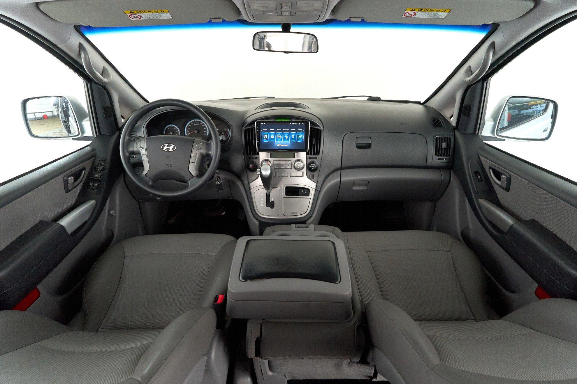 Hyundai Grand Starex 2010, серый