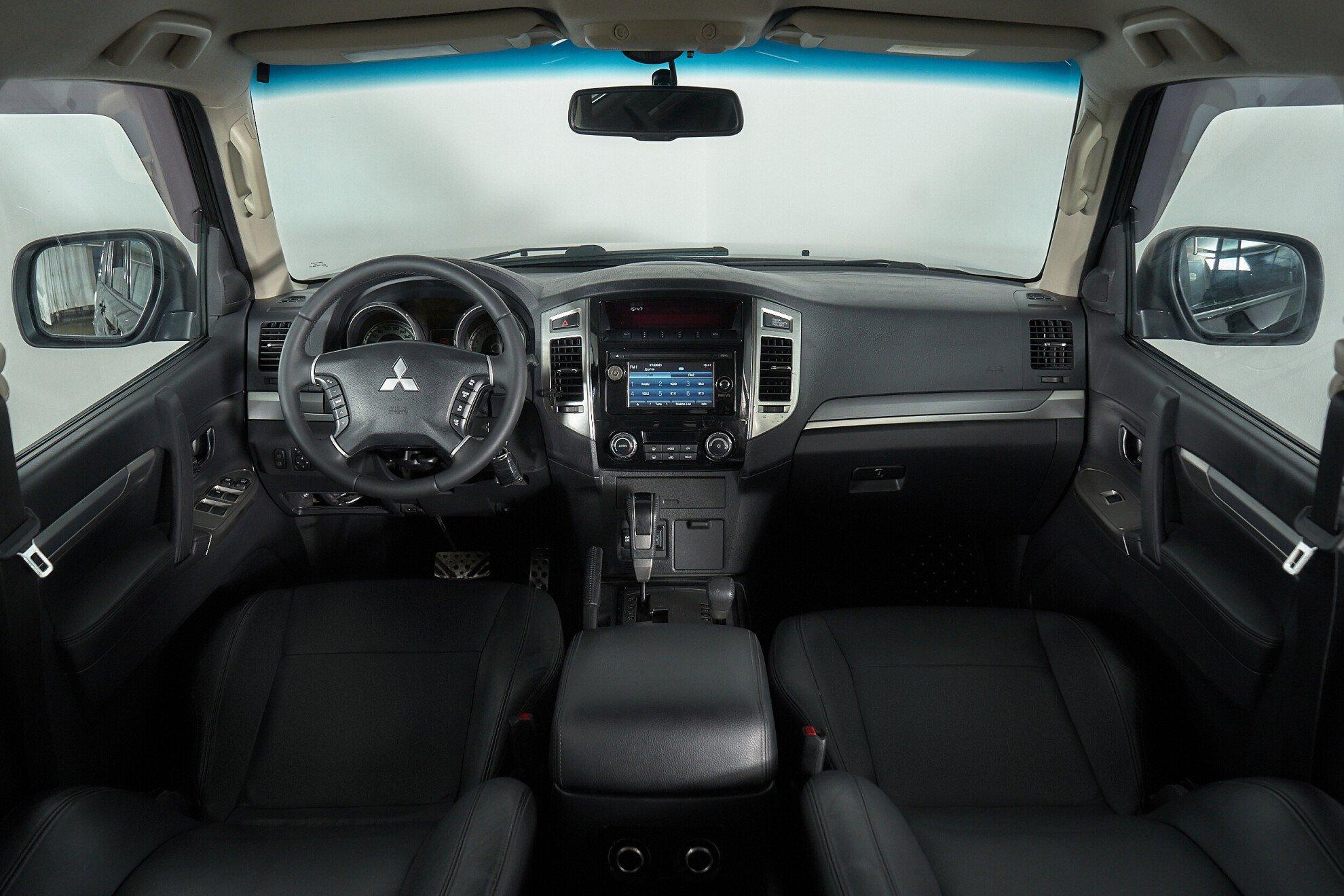 Mitsubishi Pajero 2017, черный
