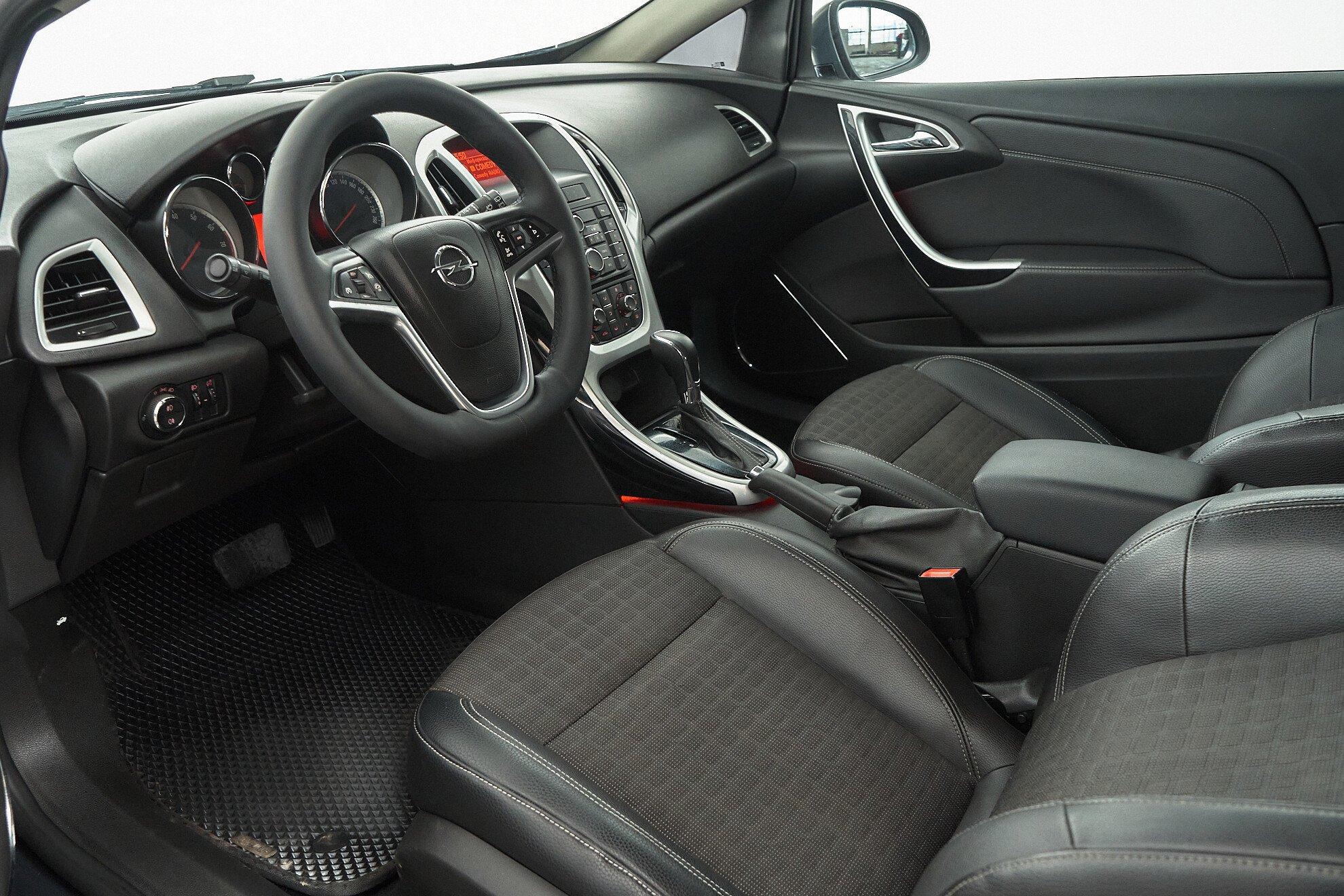 Opel Astra 2013, серый