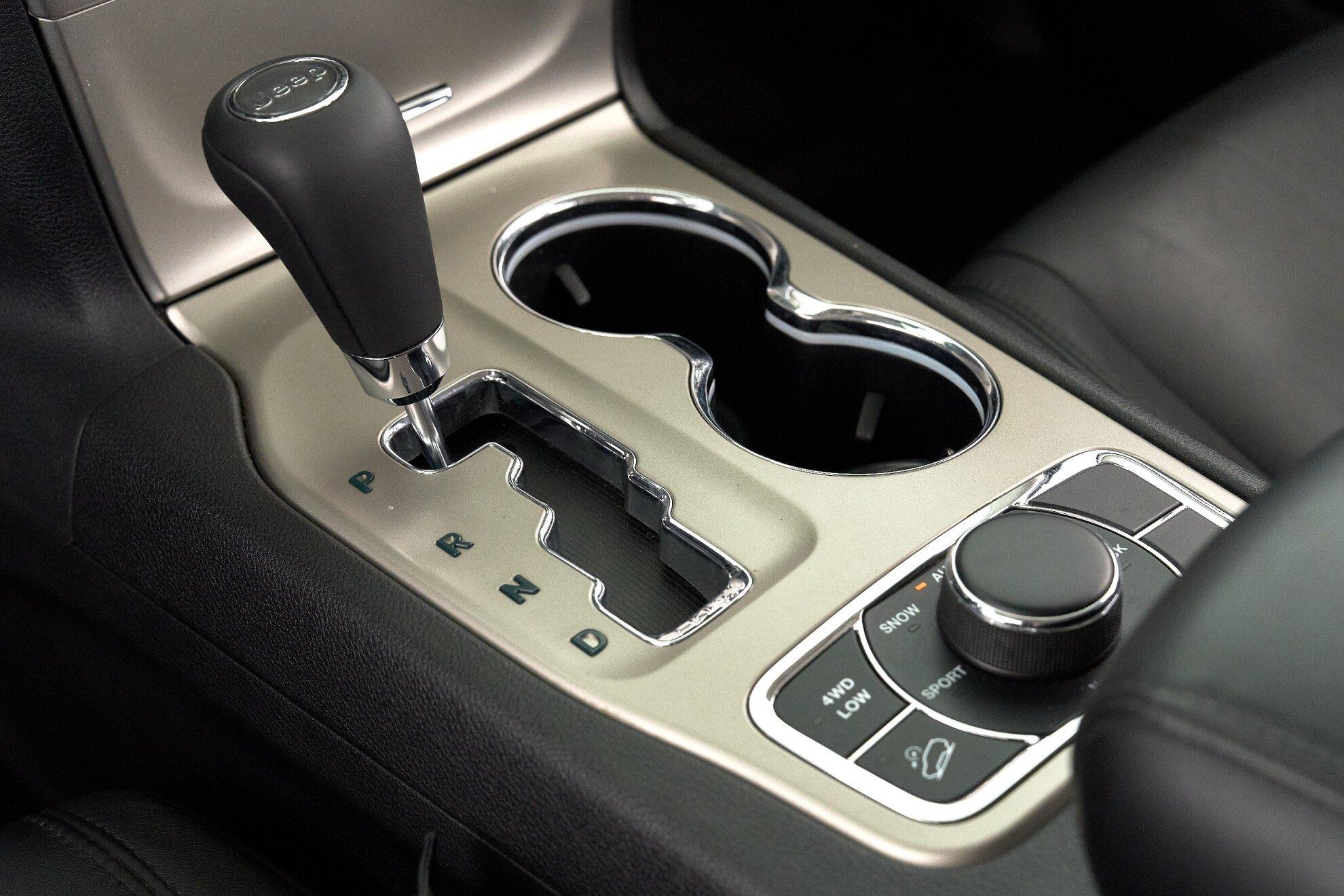 Jeep Grand Cherokee 2011, белый
