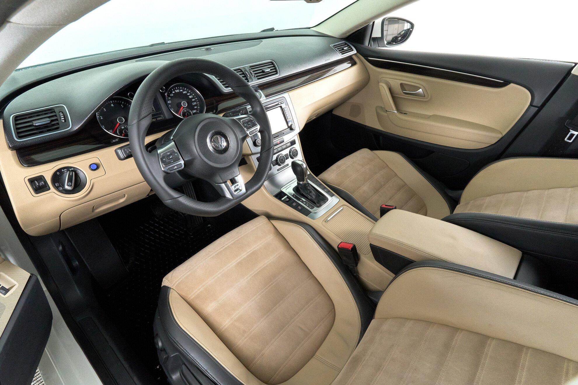Volkswagen Passat CC 2013, белый