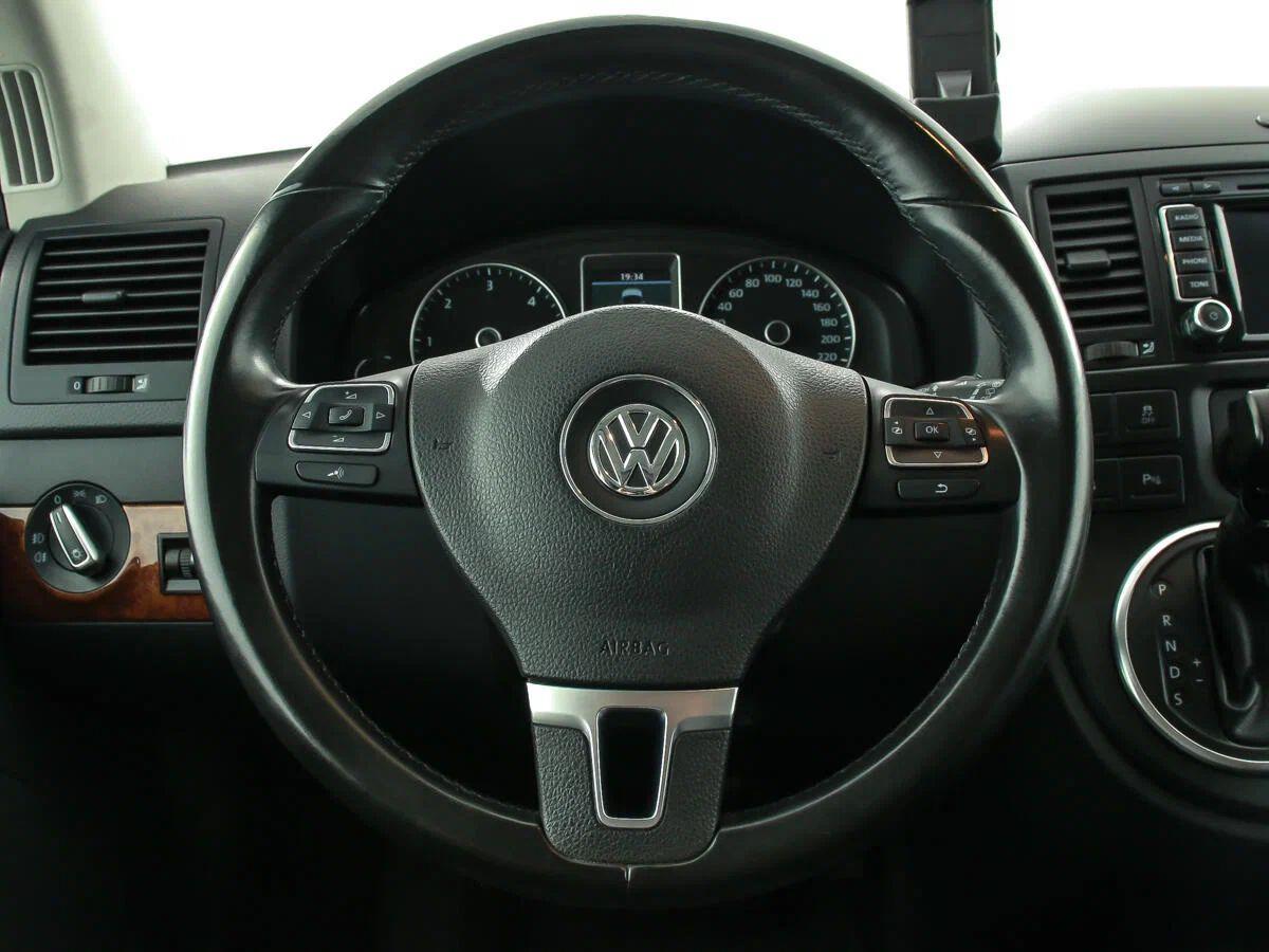 Volkswagen Multivan 2010, черный