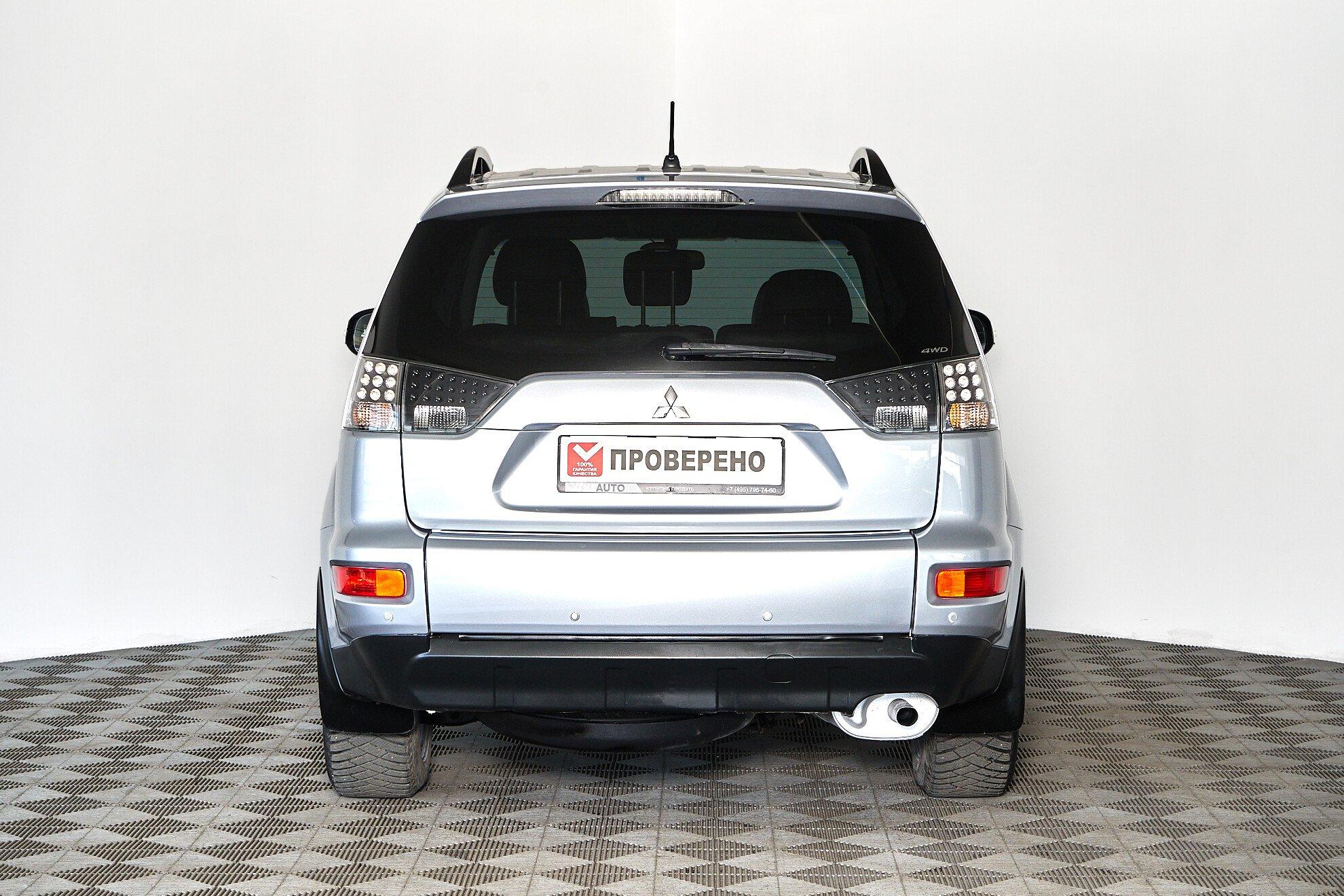 Mitsubishi Outlander 2010, серебряный