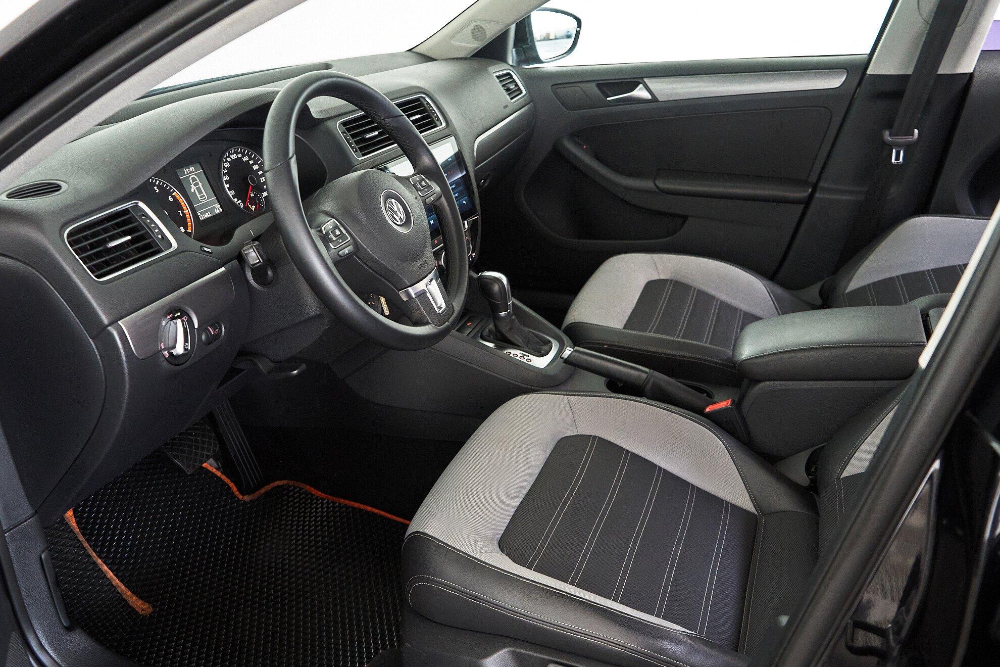 Volkswagen Jetta 2013, черный