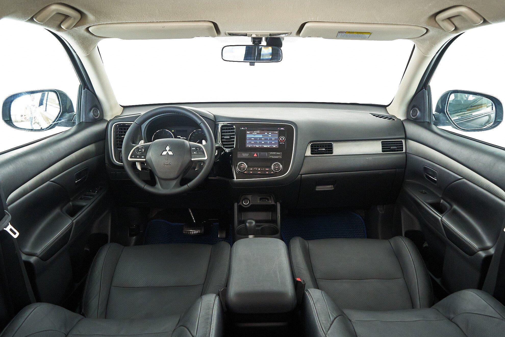 Mitsubishi Outlander 2012, черный