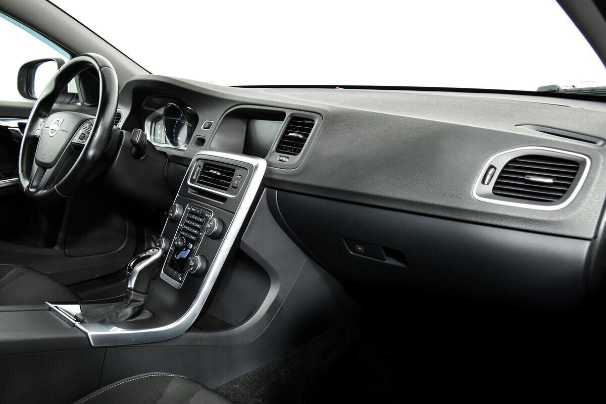 Volvo S60 2013, белый