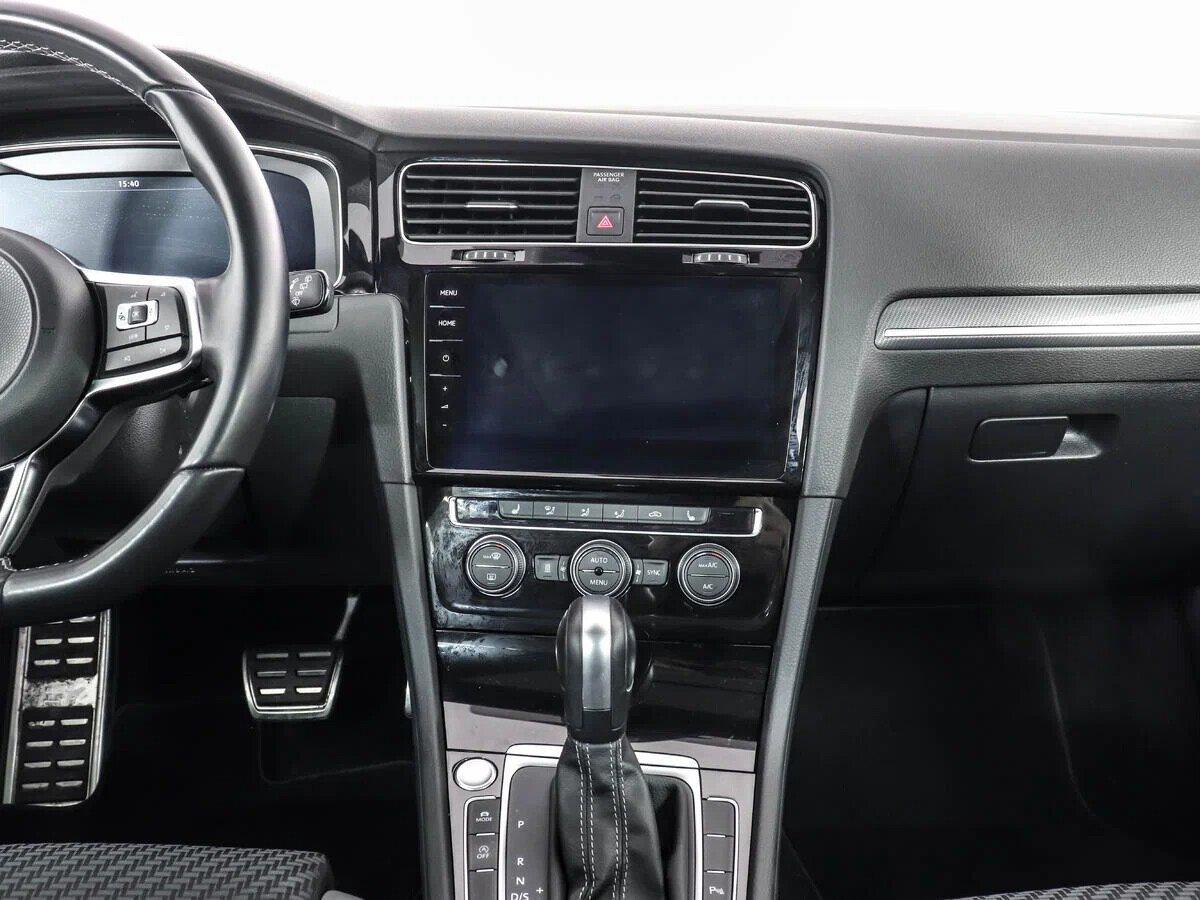 Volkswagen Golf 2019, синий