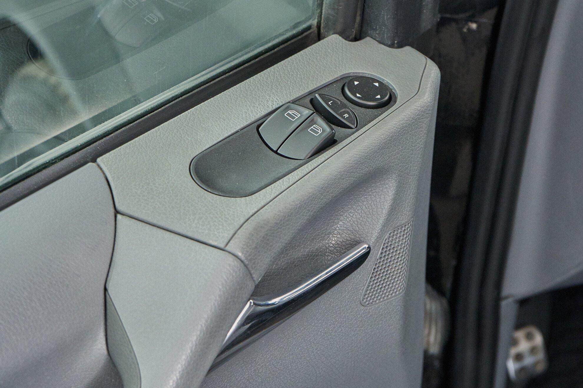 Mercedes-Benz Vito 2010, черный
