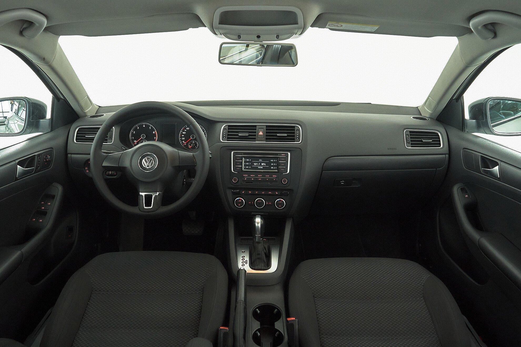 Volkswagen Jetta 2014, белый