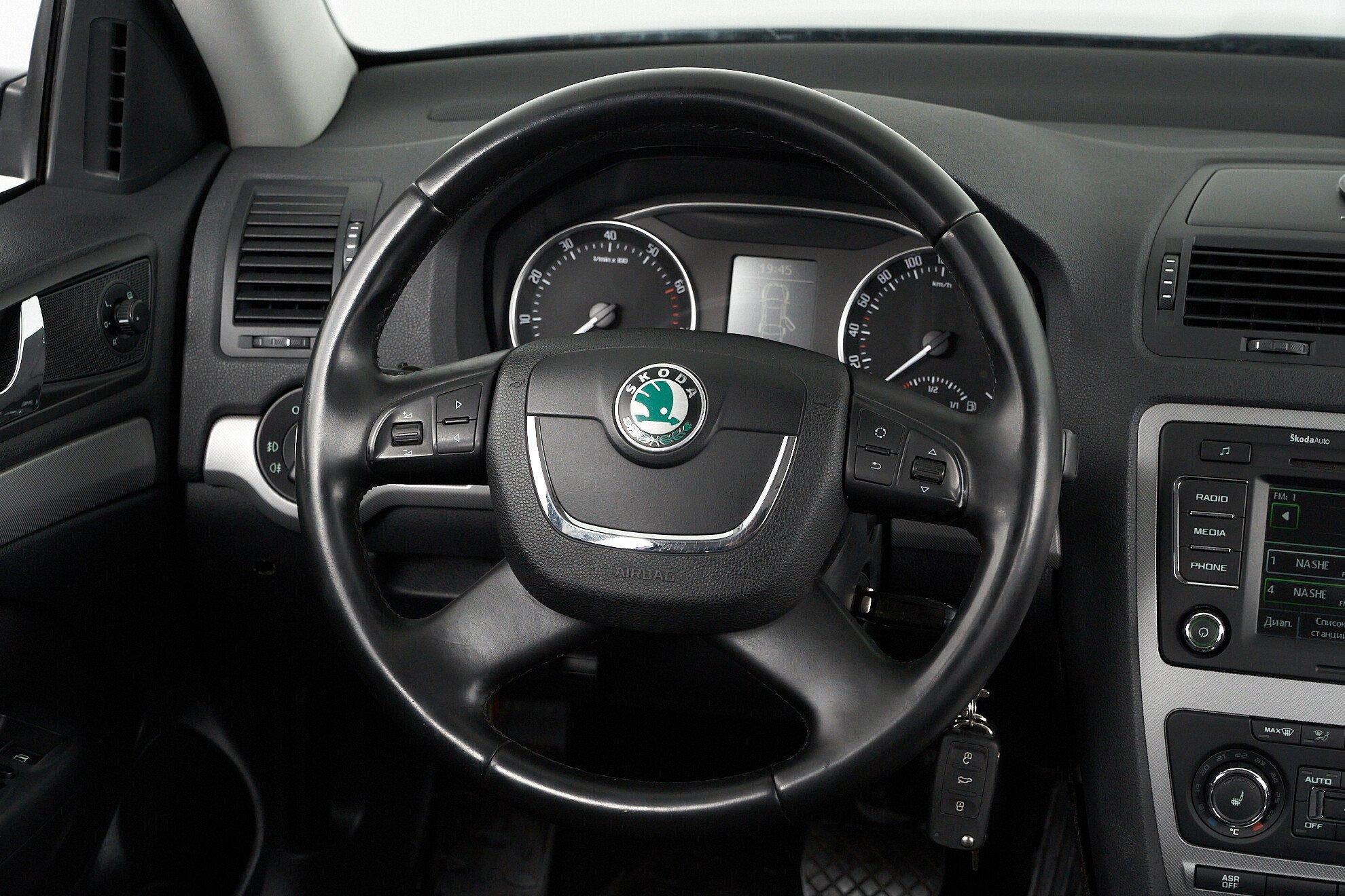 Skoda Octavia 2012, серый