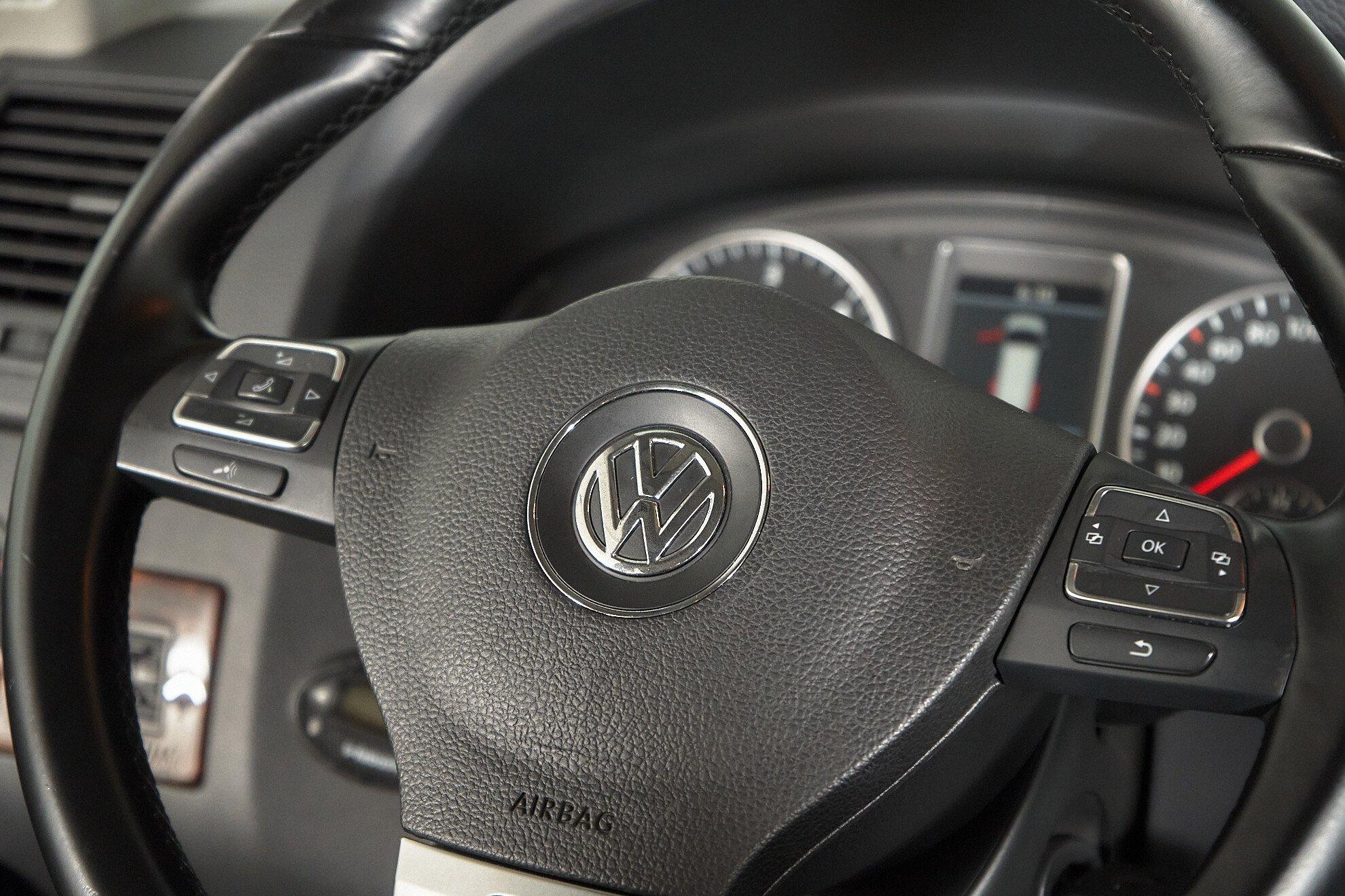 Volkswagen Multivan 2013, черный