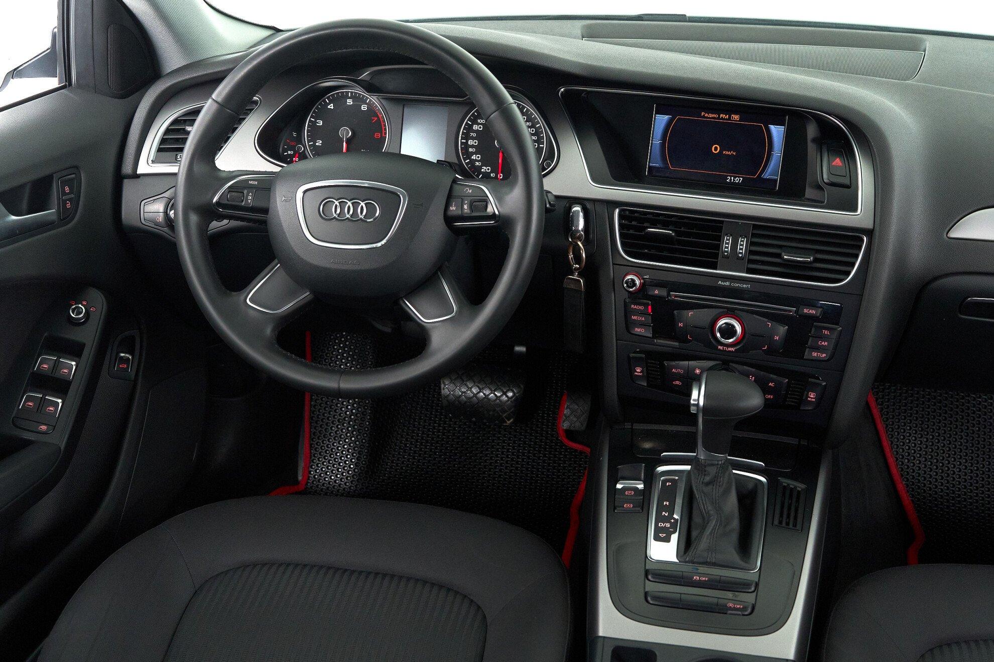 Audi A4 2013, белый