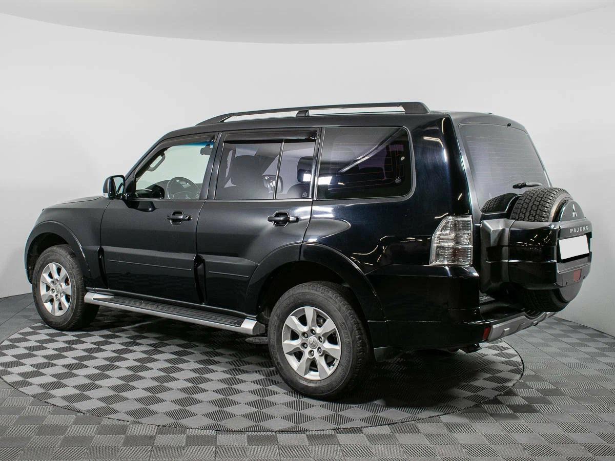 Mitsubishi Pajero 2011, черный