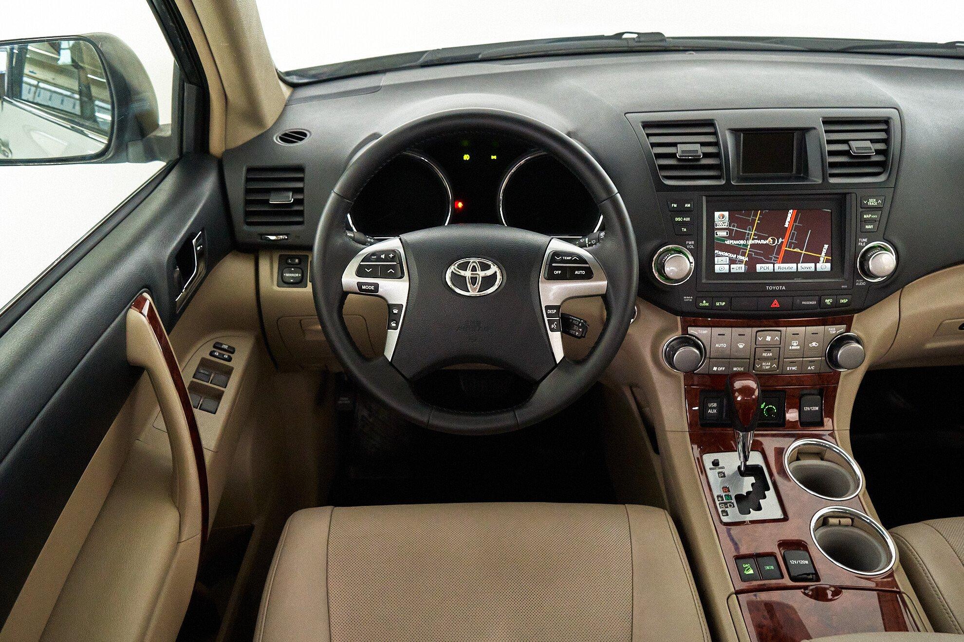 Toyota Highlander 2012, белый