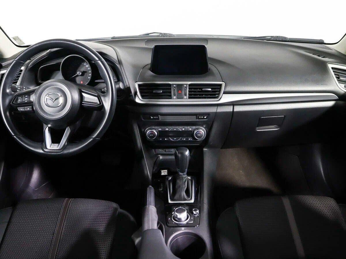 Mazda 3 2018, белый