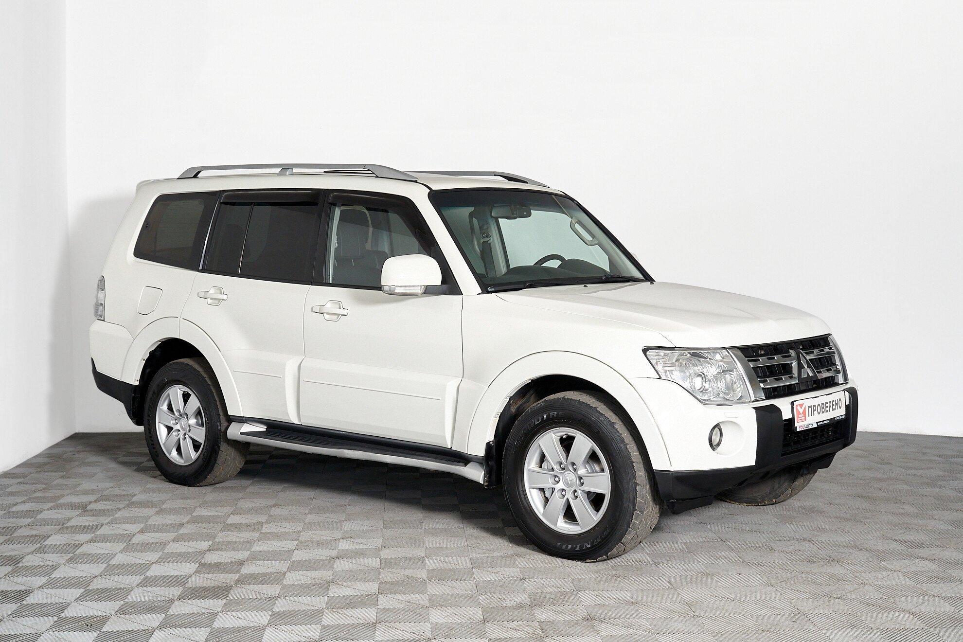 Mitsubishi Pajero 2008, белый