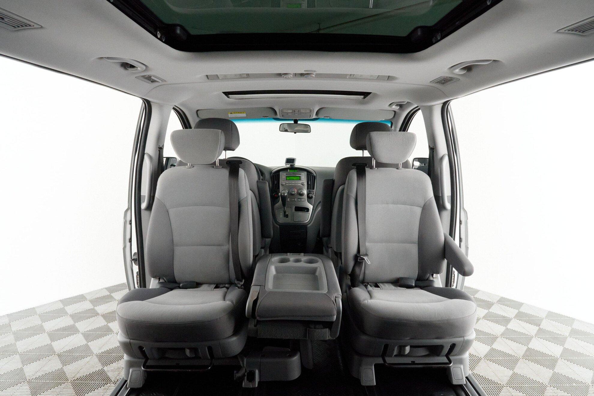 Hyundai Grand Starex 2010, серый