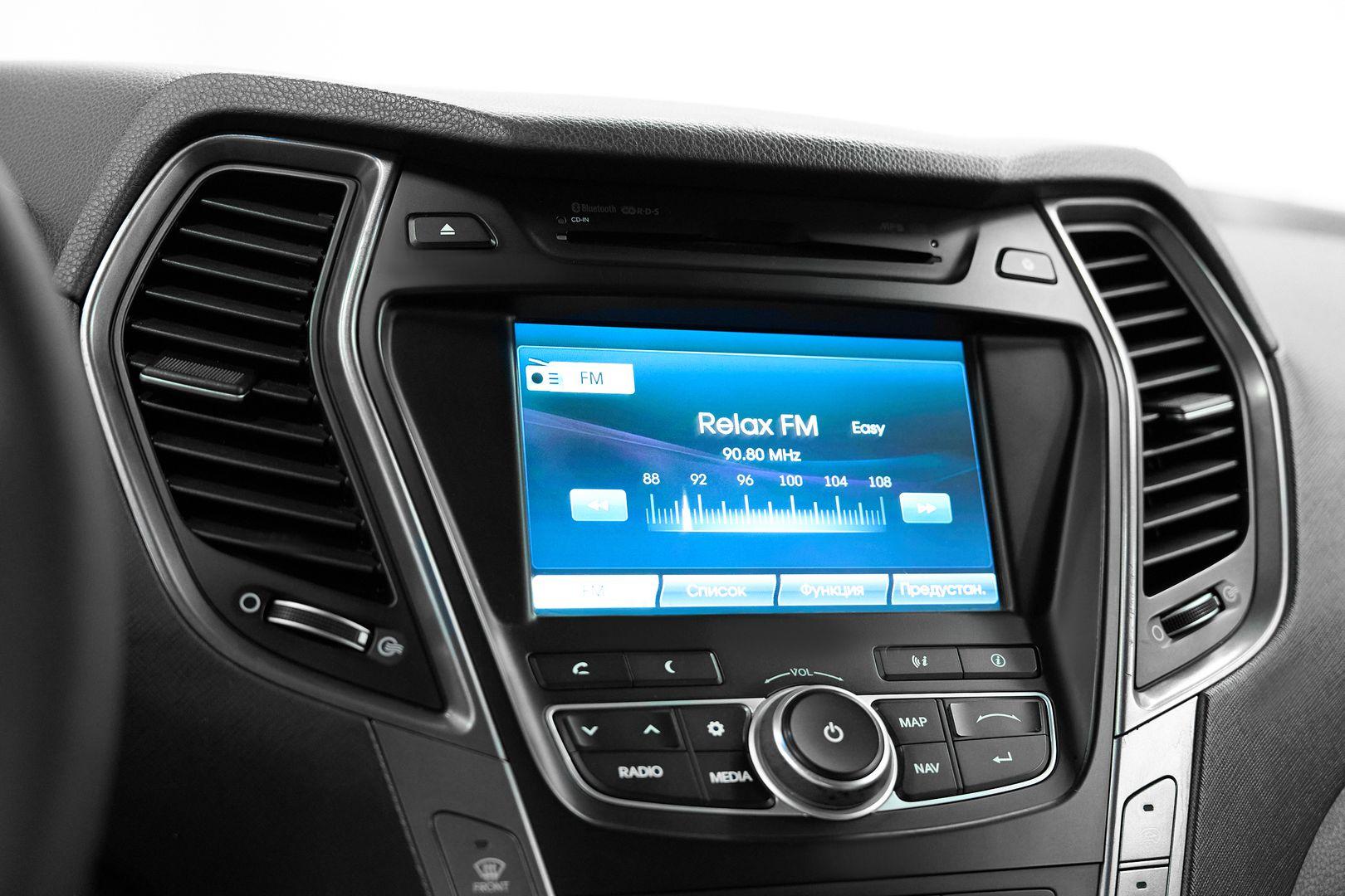 Hyundai Santa Fe 2015, белый
