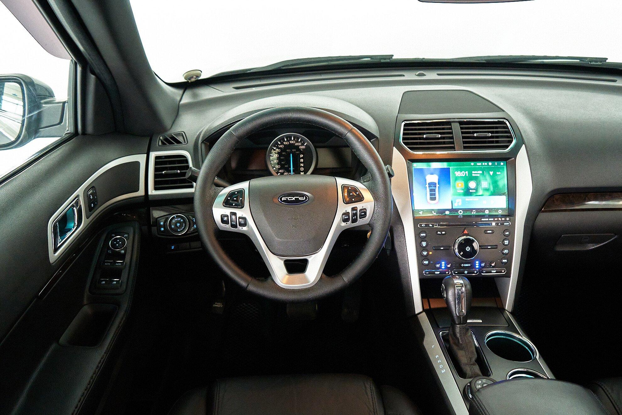 Ford Explorer 2014, серый