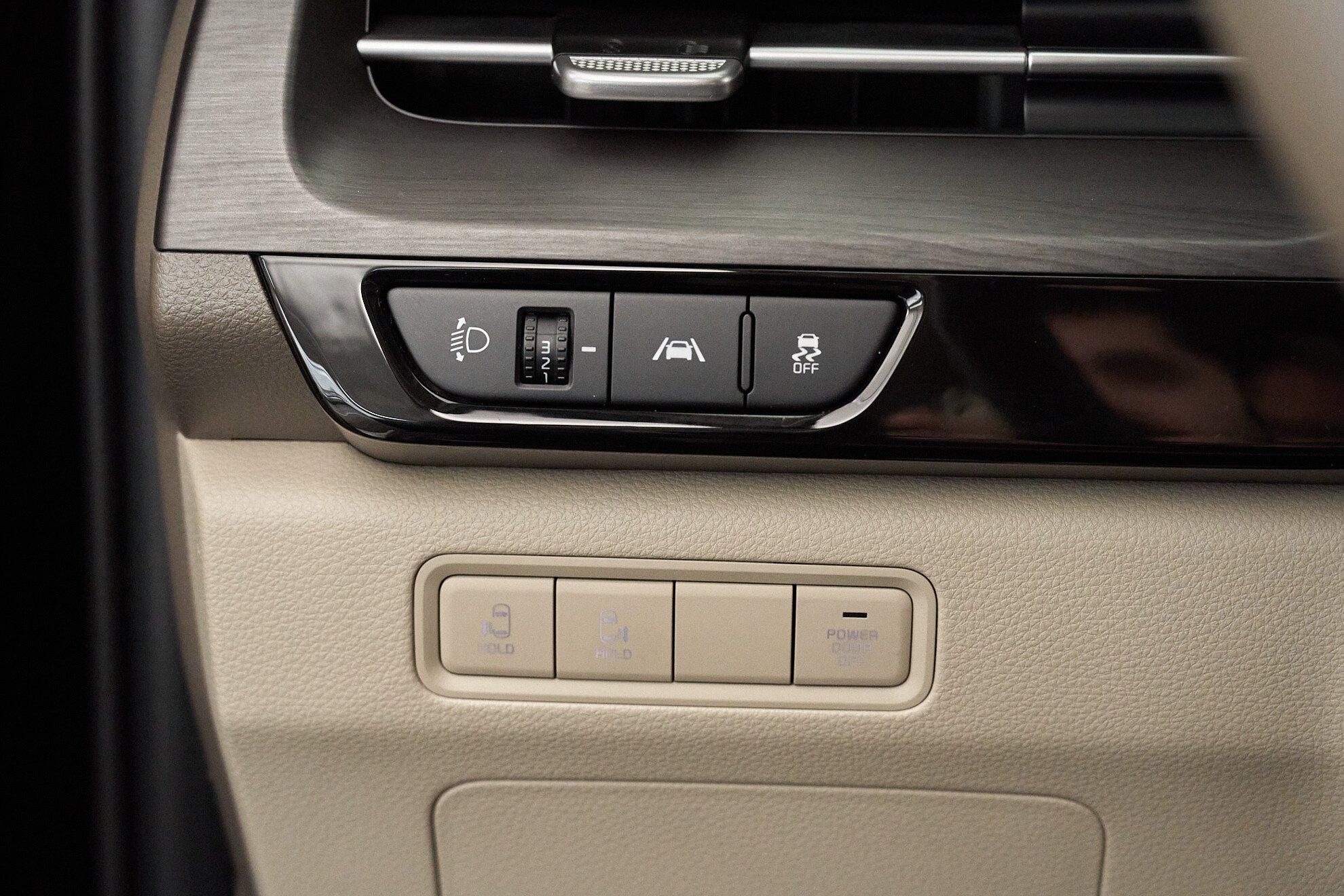 Kia Carnival 2022, черный