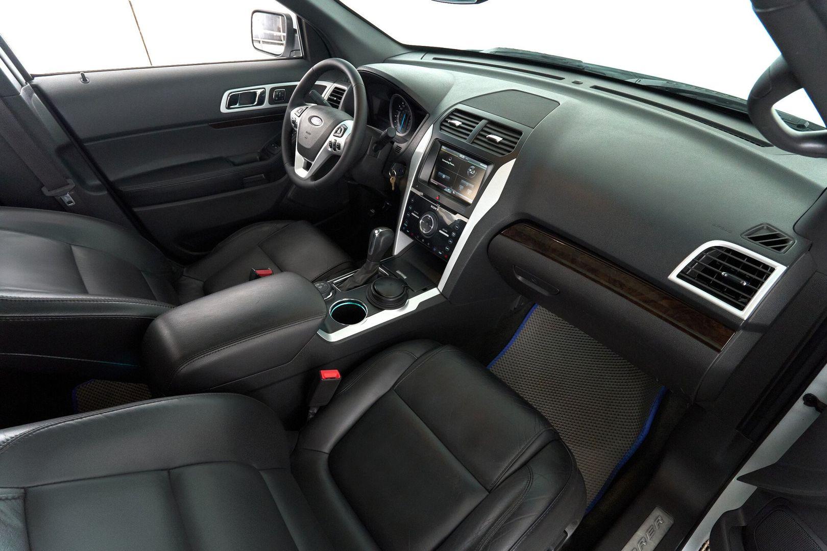 Ford Explorer 2014, белый