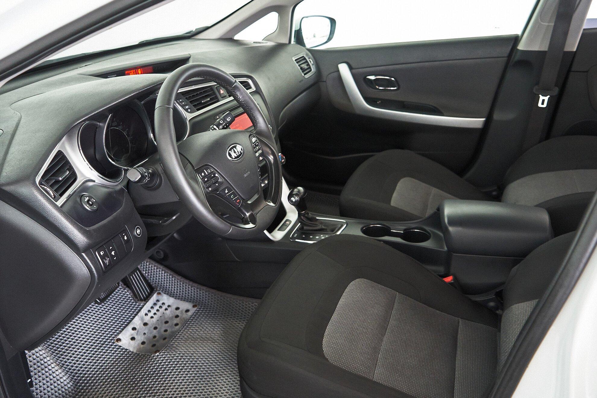Kia Ceed 2018, белый