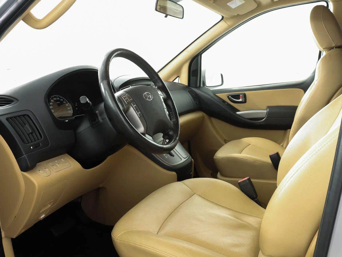 Hyundai H-1 2015, серебряный