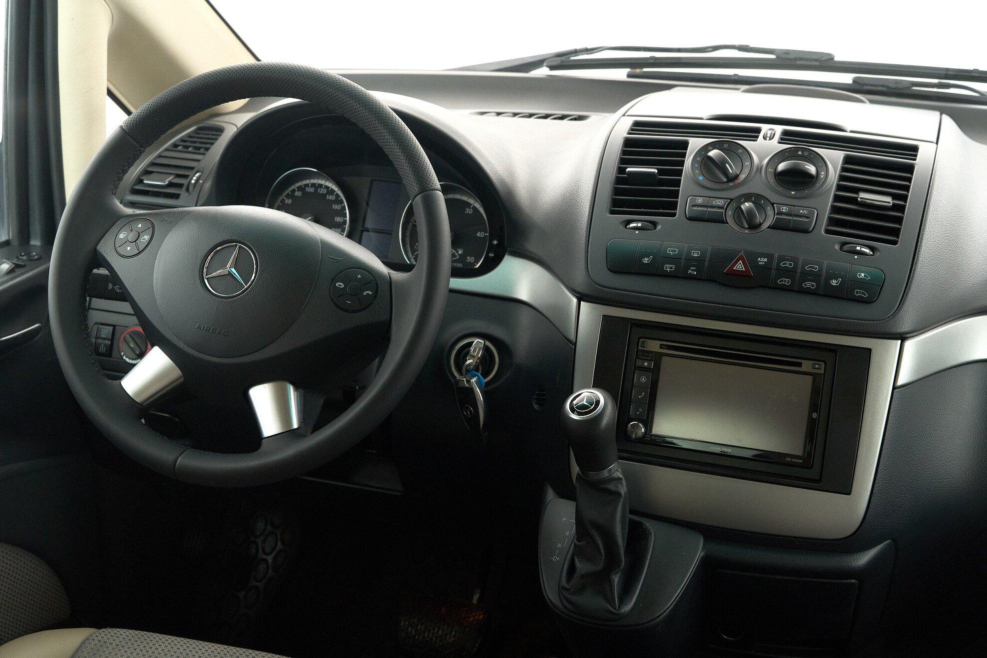 Mercedes-Benz Viano 2012, черный