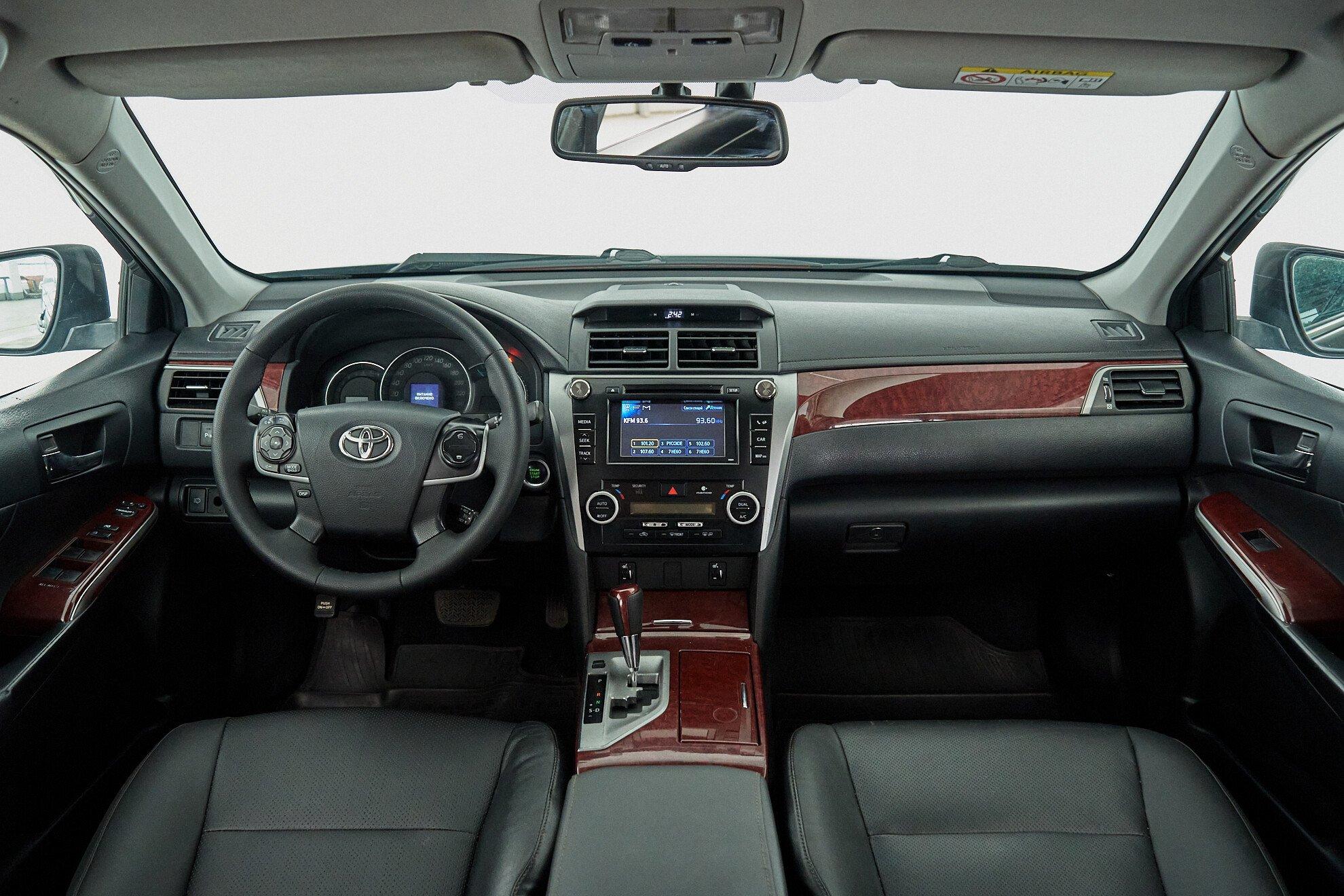 Toyota Camry 2013, серый