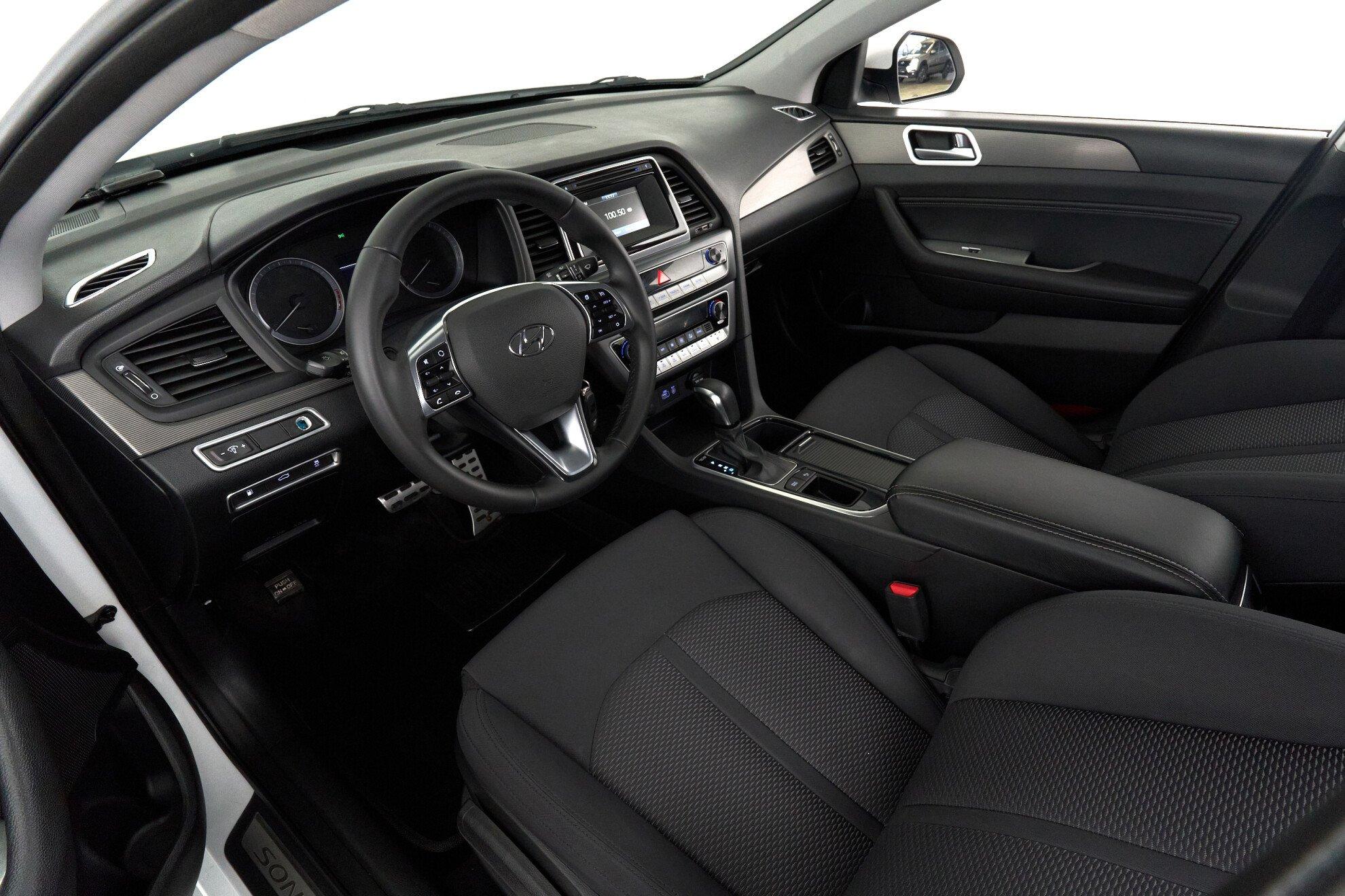 Hyundai Sonata 2018, белый